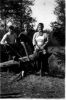 Henri, Lovanie et un de leurs fils sur la ferme